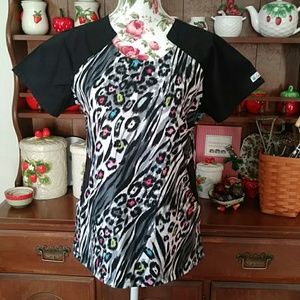 3/$20 NWOT UA scrub top Size S